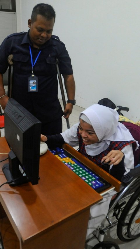 FOTO: Semangat Siswa YCAB Antusias Belajar Beragam Aplikasi Digital<br>