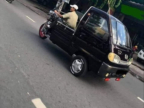 3. Becak yang terasa seperti pikap