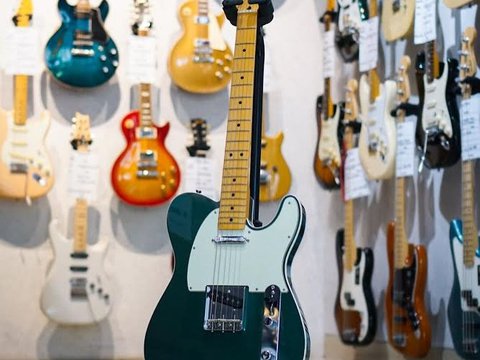 Eross Sheila on 7's Guitar Auctioned for Rp125 Million, the Proceeds Donated to Gaza