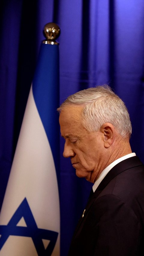 FOTO: Momen Benny Gantz, Menteri Perang Israel Tertunduk Usai Umumkan Mundur dari Kabinet Pemerintahan Benjamin Netanyahu