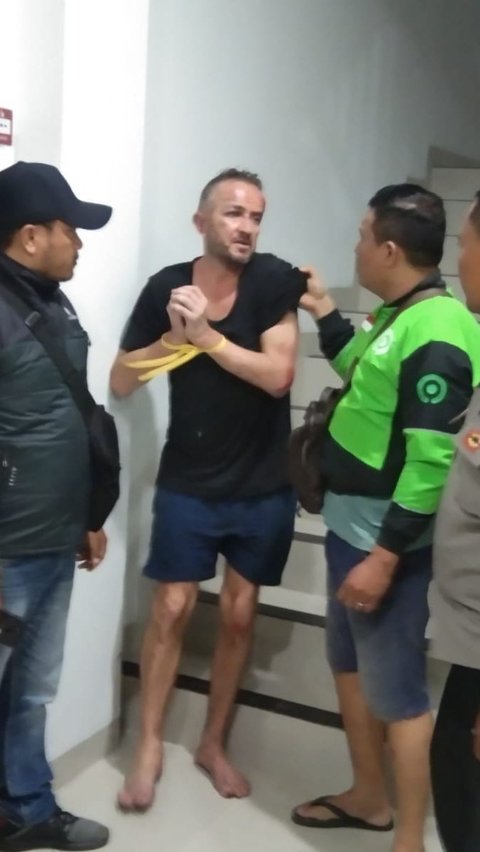 The Moment a Foreigner in Bali Drives a Stolen Truck, Breaks Through the Airport, and Hits Motorcyclists