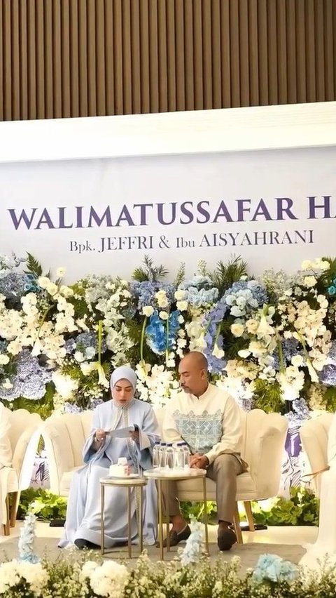 10 Portraits of Touching Tears at Aisyahrani's Study Session Before Departing for Hajj with Her Husband