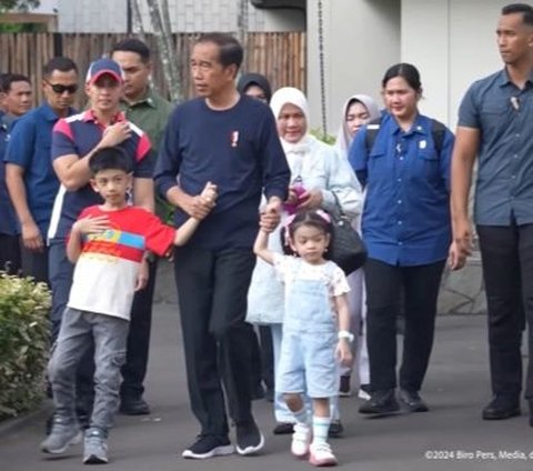 10 Portraits of Jan Ethes' Vacation to TMII with Jokowi, Wearing Gucci T-Shirt