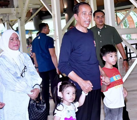 10 Portraits of Jan Ethes' Vacation to TMII with Jokowi, Wearing Gucci T-Shirt