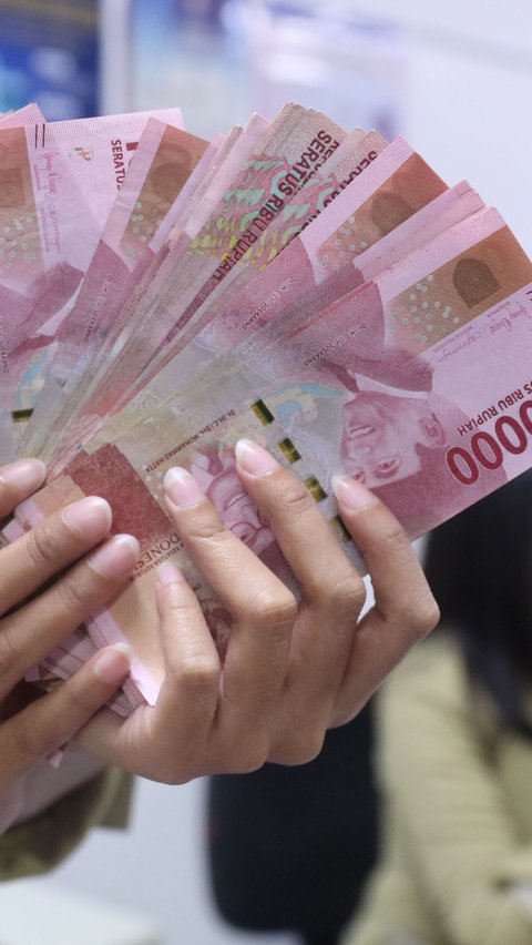 Nilai Tukar Rupiah Anjlok Nyaris Sentuh Level Rp16.300 per USD, Jokowi: Ketidakpastian Hantui Semua Negara