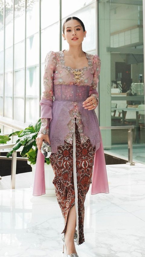 Anggun Maksimal, Detail Lilac Maudy Ayunda Kebaya with Feminine Style