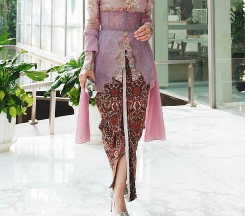 Maximum Elegance, Lilac Kebaya of Maudy Ayunda with Feminine Style