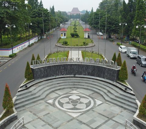 Basuki Cries When Inaugurating New Building at UGM: Despite Limited Facilities, You Have Minister of PUPR