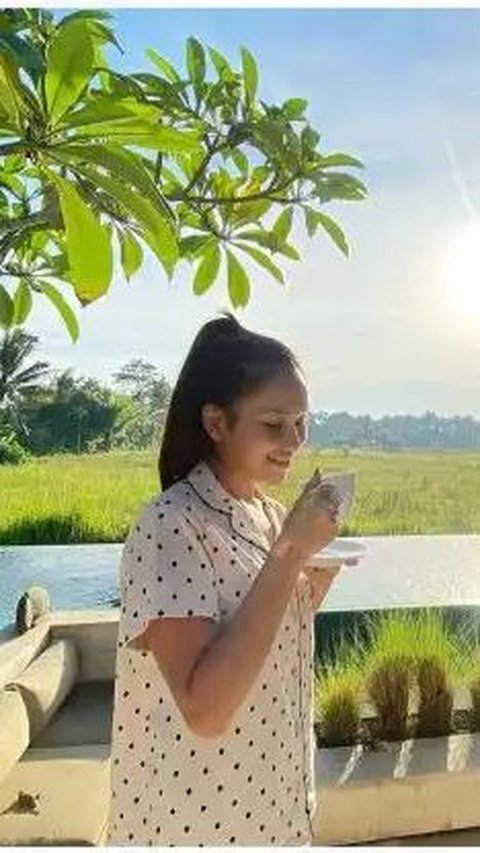 Ayu Ting Ting adalah salah satu artis Indonesia yang masuk ke dalam daftar 100 perempuan tercantik di dunia.