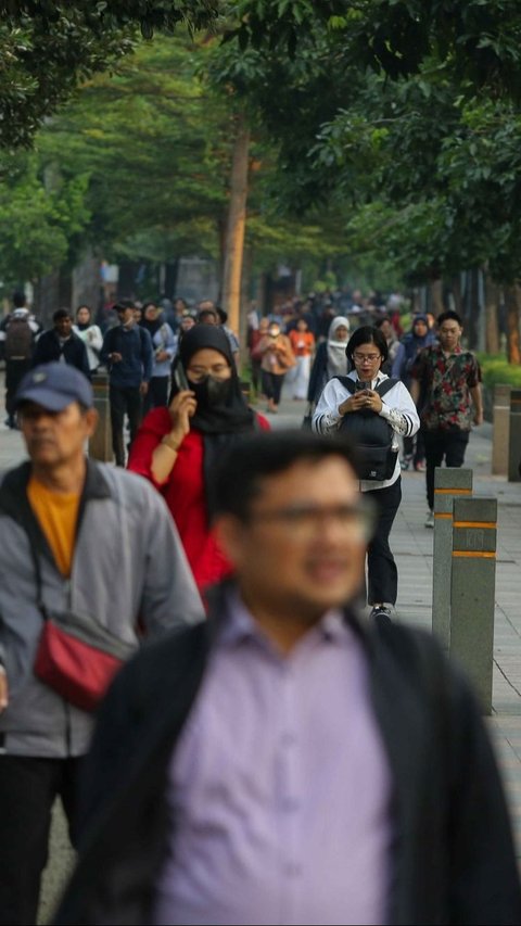 FOTO: Pemprov DKI Jakarta Ajak Warga Ikuti Tantangan 7.500 Langkah per Hari dan Gunakan Transportasi Umum Selama 14 Hari