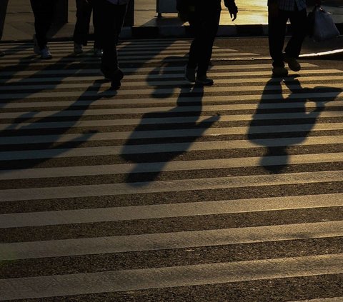 Pemerintah Provinsi DKI Jakarta mengajak masyarakat untuk meningkatkan kualitas udara di ibu kota dengan berjalan kaki. Foto: Liputan6.com / Herman Zakharia<br>