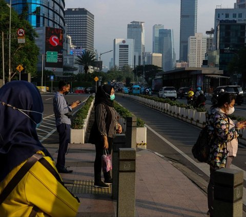 FOTO: Pemprov DKI Jakarta Ajak Warga Ikuti Tantangan 7.500 Langkah per Hari dan Gunakan Transportasi Umum Selama 14 Hari