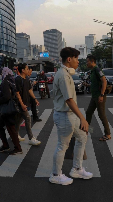 Selain itu masyarakat juga ditantang untuk menggunakan transportasi umum selama 14 hari berturut-turut. Foto: Liputan6.com / Herman Zakharia