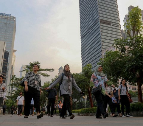 FOTO: Pemprov DKI Jakarta Ajak Warga Ikuti Tantangan 7.500 Langkah per Hari dan Gunakan Transportasi Umum Selama 14 Hari