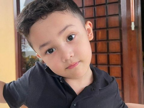 Ganteng! 10 Potret Terbaru Saka Anak Bungsu Ussy Sulistiawaty & Andhika Pratama yang Akan Menginjak Usia 4 Tahun, Makin Mirip Sang Ayah