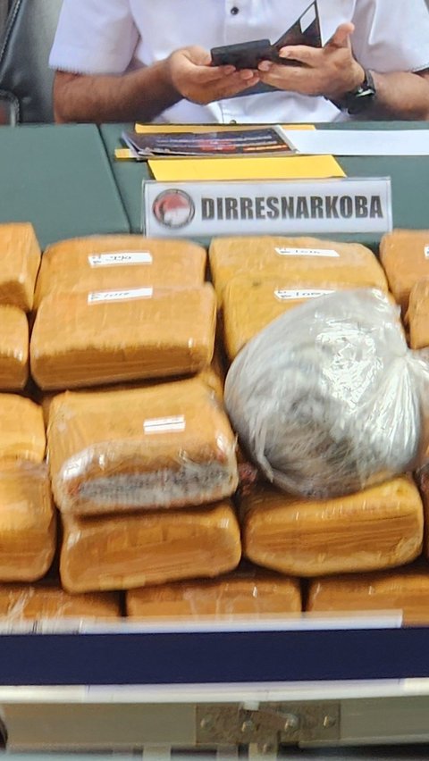 73 Kilogram Ganja Diselundupkan Kurir di Depok, Modus Dibungkus Tumpukan Ikan Asin