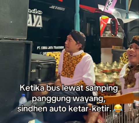 Saat ada gelaran wayang, sopir bus main klakson basuri membuat para sinden merasa tersaingi.