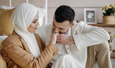 Cara Membahagiakan Suami dalam Islam