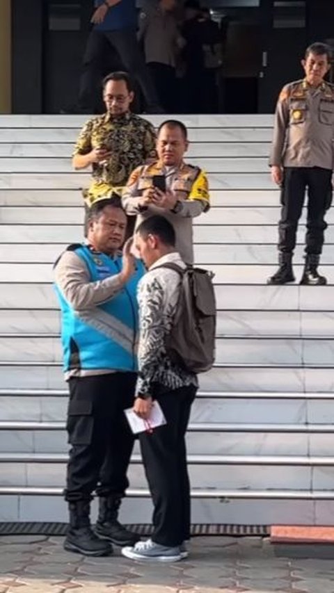 Momen Brigjen Adi Vivid Tenangkan Catar Akpol yang Belum Lolos, Usap Air Matanya Bak Anak Sendiri