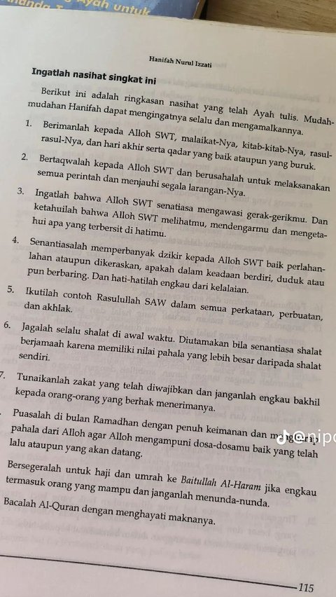 Tinggalkan Keluarga 7 Tahun untuk Kuliah S2 dan S3 di Luar Negeri, Ayah Ini Buat Buku Isi Nasihat untuk Anaknya