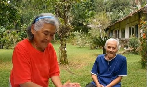 Pensiunan PNS Memilih Hidup & Tinggal di Tengah Hutan Bareng Sang Suami, Ini Alasannya