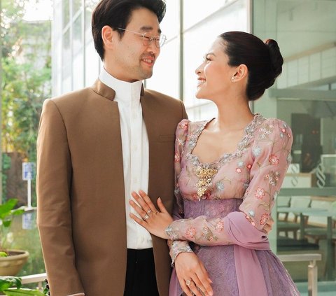 Maximum Elegance, Lilac Kebaya of Maudy Ayunda with Feminine Style