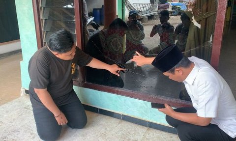 Timses Bacabup Lumajang Cak Thoriq Diteror, Kaca Rumah Ditembak Orang Tak Dikenal