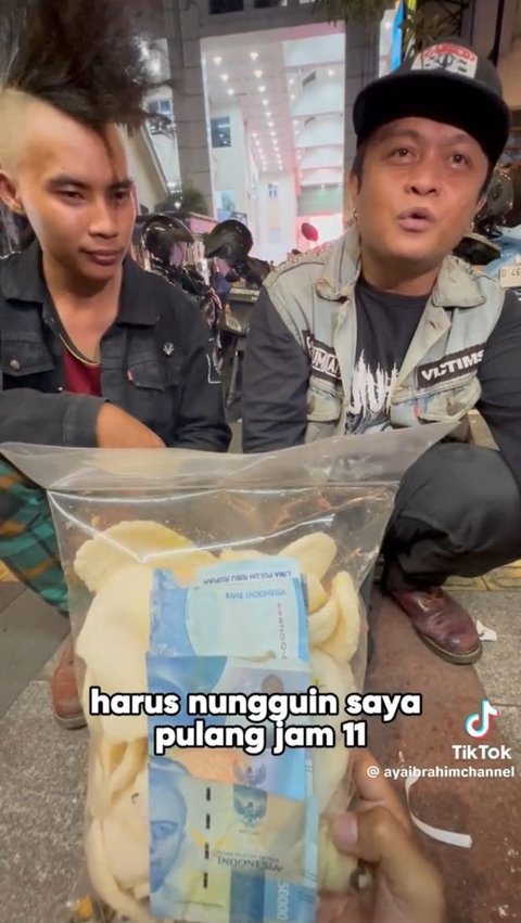 Pria Ini Buat Konten Sosial Eksperimen Tes Kejujuran Anak Punk, Tak Diduga Ternyata Begini Akhirnya