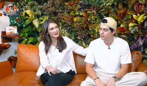 Dari situ, Luna Maya dan Maxime Bouttier mulai saling mengobrol. Hingga kemudian Maxime Bouttier mengajak Luna dinner.<br>