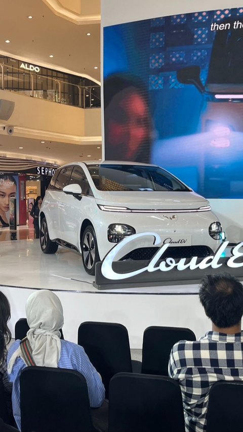 Alasan Wuling Cloud EV Cocok Jadi Mobil Keluarga