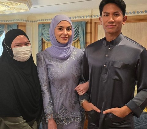 5 Portraits of Anggun Anisha Rosnah, the Wife of Prince Mateen in Hijab