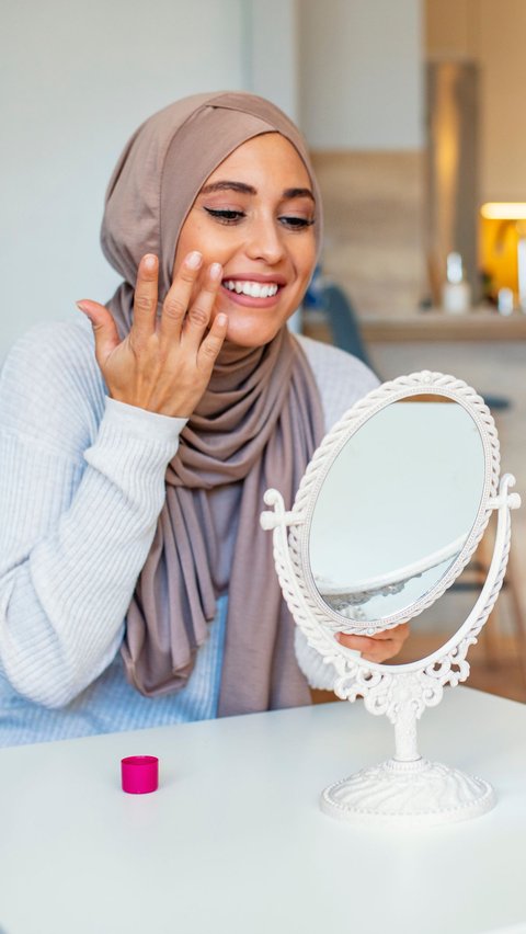 Currently in the Holy Land for Hajj, Dermatologist Shares Unmissable Skincare Tips.