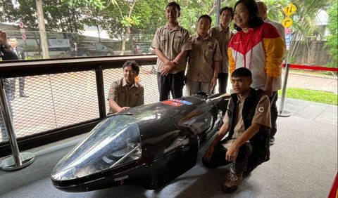 Saat ini, teknologi telah diterapkan dalam berbagai hal. Kami telah menciptakan sepeda motor hidrogen dan sepeda motor listrik. Saat ini, kami sedang mengembangkan Gokart listrik dan Electric Shuttle Bus untuk memfasilitasi mobilitas mahasiswa di kampus kami. Bus tersebut sedang dalam tahap uji coba