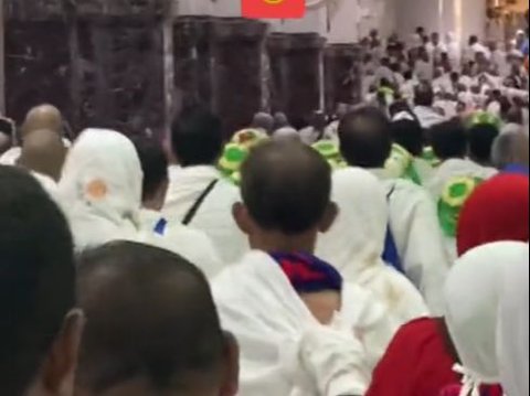 Viral Hajj Group Wearing Keropi Hats, Bright Colors Become Saviors when Separated