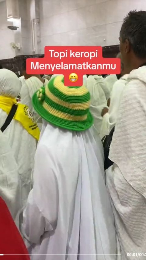 Viral Hajj Group Wearing Keropi Hats, Bright Colors Become Saviors when Separated