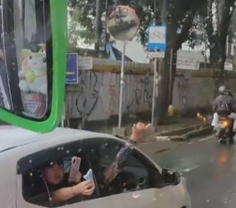 Serunya Momen Sopir Bus Telolet, Disawer Anak Kecil!