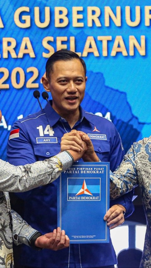 FOTO: Momen Ketum Demokrat AHY Berikan Surat Rekomendasi Pilkada Serentak 2024 untuk Gubernur Sulsel dan Maluku<br>