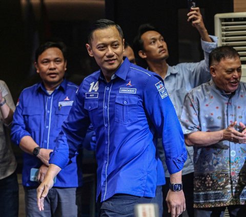 FOTO: Momen Ketum Demokrat AHY Berikan Surat Rekomendasi Pilkada Serentak 2024 untuk Gubernur Sulsel dan Maluku