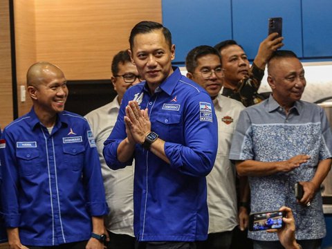 FOTO: Momen Ketum Demokrat AHY Berikan Surat Rekomendasi Pilkada Serentak 2024 untuk Gubernur Sulsel dan Maluku