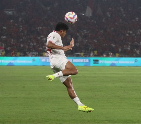 Setelah mencetak gol kedua, penampilan Timnas Indonesia terus mendominasi dan hampir mencetak gol ketiga melalui sundulan Jay Idzes di menit ke-71. Foto: Liputan6.com / Herman Zakharia<br>