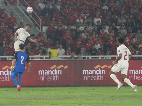 FOTO: Gol Berkelas Thom Haye Robek Gawang Filipina