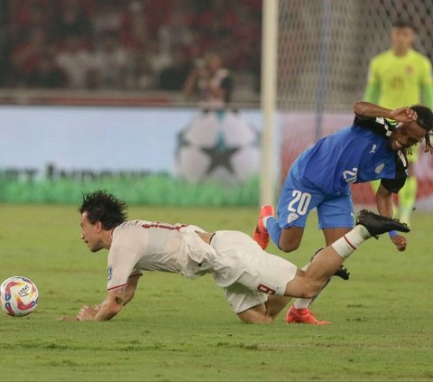 FOTO: Gol Berkelas Thom Haye Robek Gawang Filipina