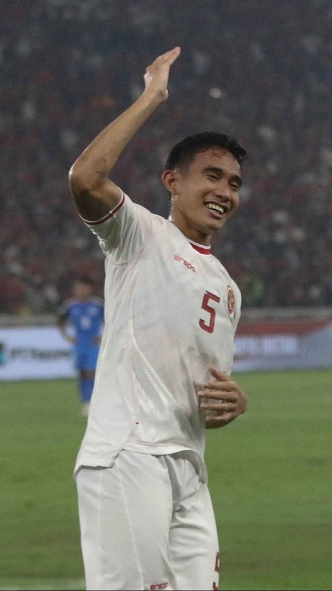 Aksi Rizky Ridho telah berhasil menggandakan kedudukan untuk Indonesia menjadi 2-0. Foto: Liputan6.com / Herman Zakharia<br>