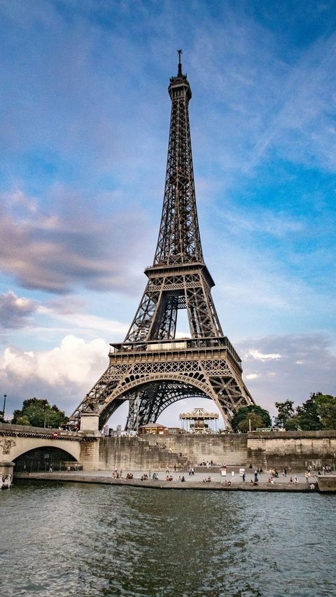 Ada Fakta yang Belum Banyak Diketahui Orang soal Menara Eiffel, Salah Satunya Ketinggiannya Bisa Berubah-ubah<br>