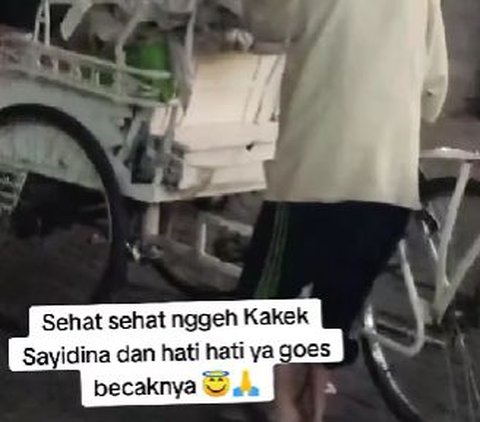 Penuh Haru! Seorang Wanita Rela Turun dari Mobil Demi Bisa Naik Becak, sampai Teringat Ayahnya