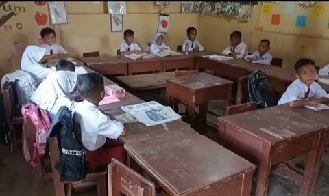 Potret Miris Pendidikan, Siswa SD di Kampar Belajar di Ruang Bekas Kamar Mandi