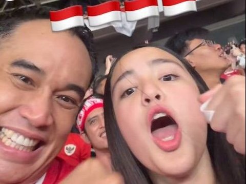 Portrait of Nia Ramadhani Bringing Her Family to Watch the National Team Using MRT, the Youngest Turns Out to be a Friendly Child