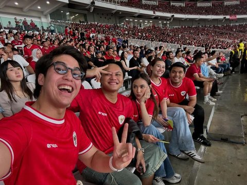 Momen El Rumi Nonton Timnas di Stadion Bareng Rizky Febian dan Thariq Halilintar yang Datang Bersama Pasangan: Jatohnya jadi Nyamuk