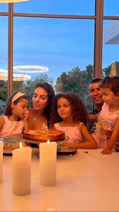 Potret Hangat Keluarga Cristiano Ronaldo dan Giorgina, Santai di Rumah Megah Saudi Arabia