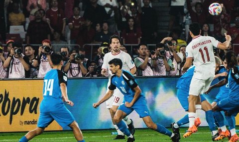 Duduk Sebelahan sama Bestie Seangkatan 91, Begini Momen Panglima TNI Nonton Timnas Vs Filipina Penuh Ketegangan